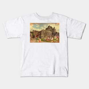 A chicken drumstick for the alligator (Castelo dos Sarmiento, Ribadavia- Spain) Kids T-Shirt